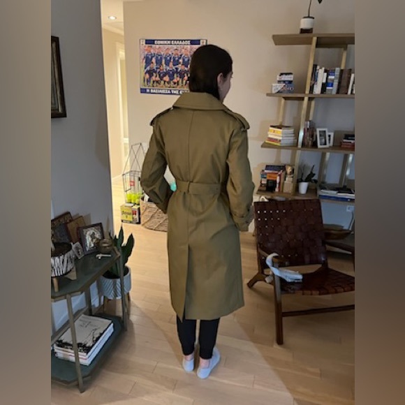 New & never worn Banana Republic trench coat - Picture 4 of 7